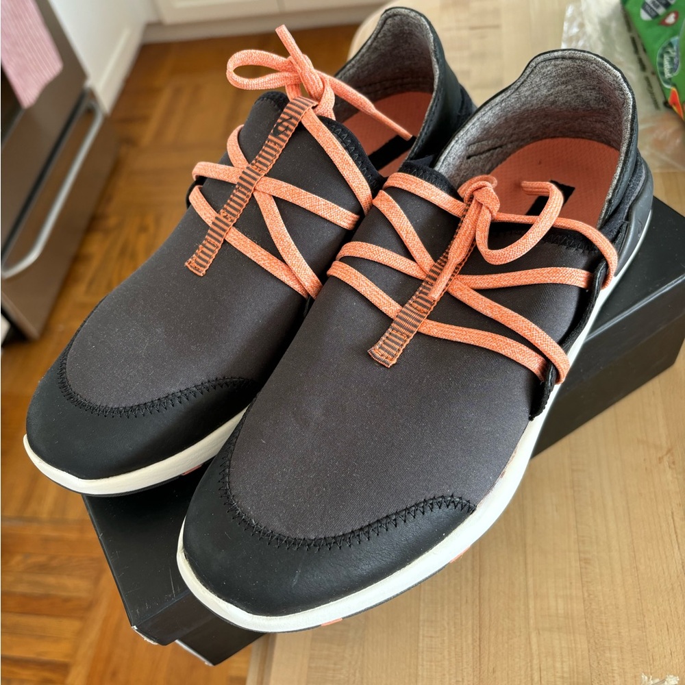 OluKai women’s sneakers size 8.5 brand new